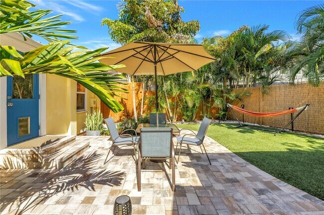 Building Photo - 748 11th Ave N