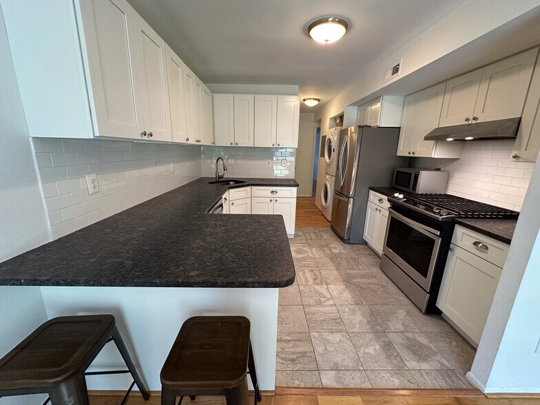Building Photo - 2052 Royal Fern Ct