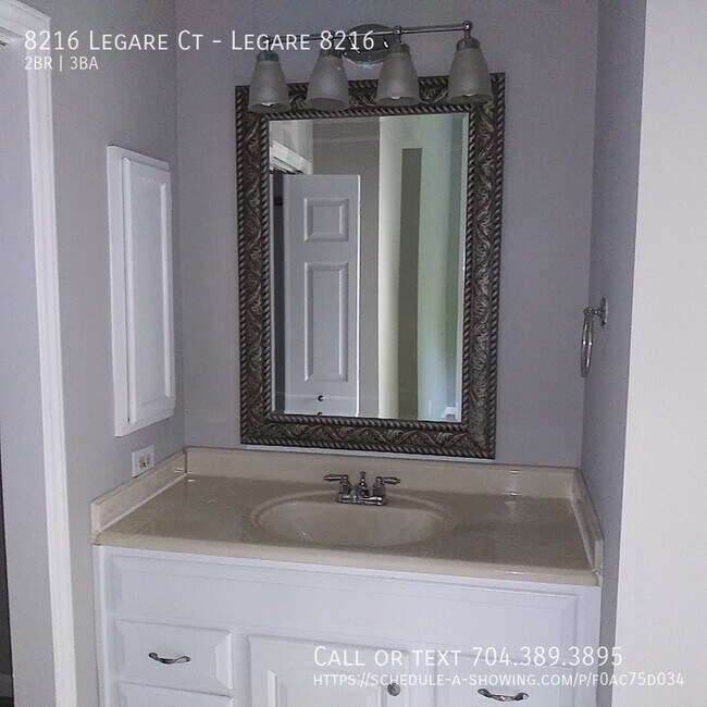 Building Photo - 8216 Legare Ct