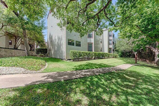 Building Photo - 1510 W N Loop Blvd