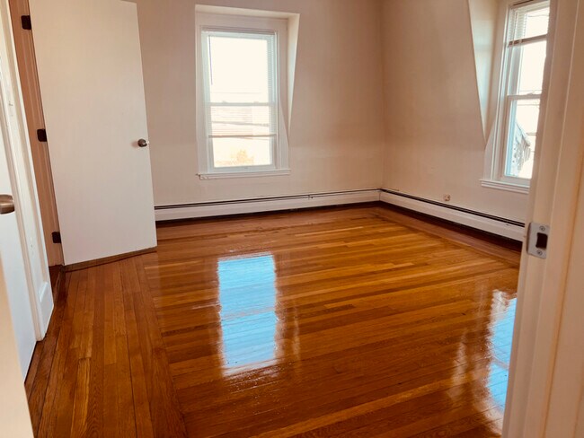 Building Photo - 187 Washington St