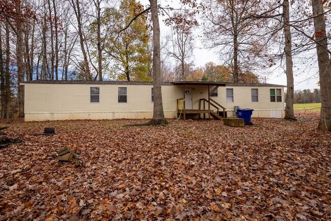 Building Photo - Quiet country living
