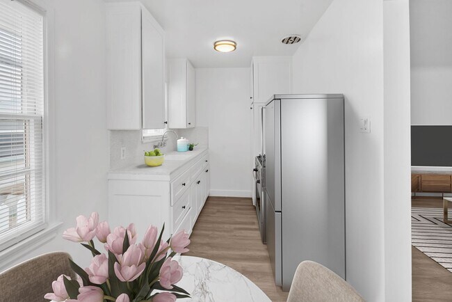 Building Photo - Newly Remodeled Studio on 2nd Street- Alamitos Beach