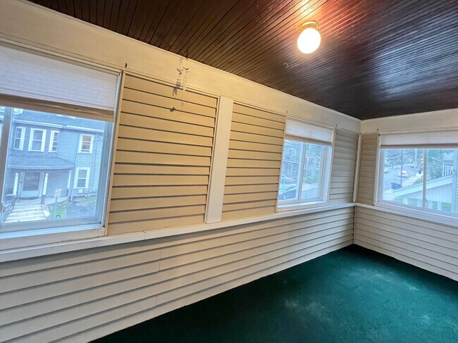 Sun room - 198 Mount Vernon St
