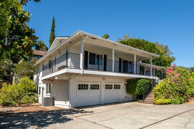 Building Photo - 920 Stagi Ct