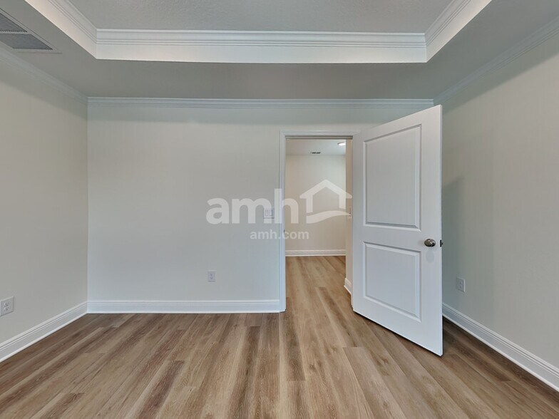 Building Photo - 27121 St Andrews Ave