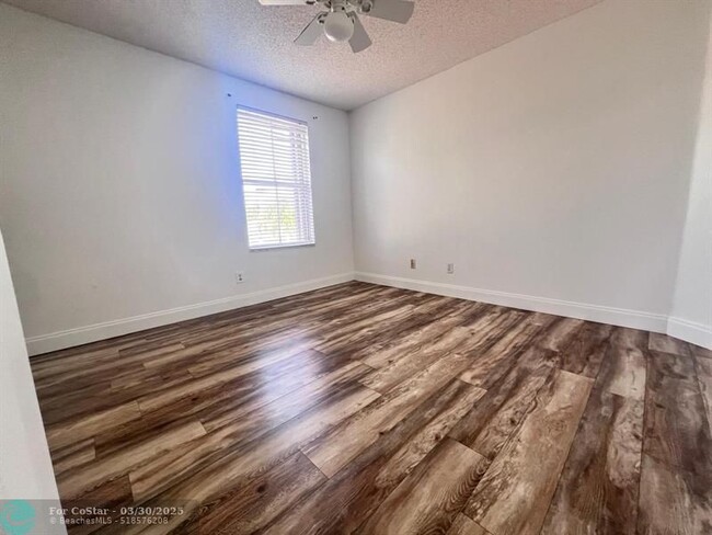 Building Photo - 170 NW 207th Way