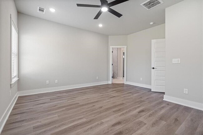 Building Photo - 7002 SW Basswood Ave