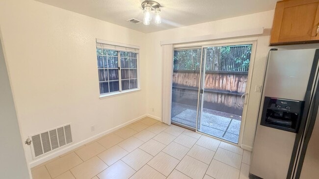 Building Photo - 1013 Woodside Rd