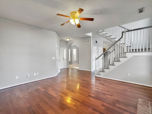 Building Photo - 4080 Laurelwood Dr