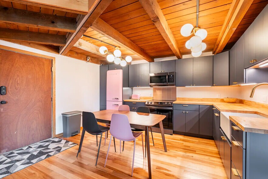 Building Photo - 2200 Lodgepole Cir