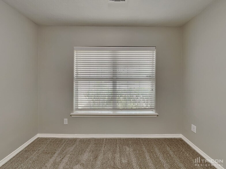 Building Photo - 6207 Borage St