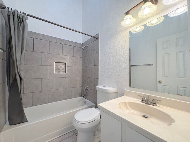 Building Photo - Northeast El Paso 2 bed/2 bath