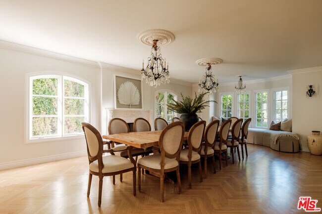 Building Photo - 18875 Pasadero Dr