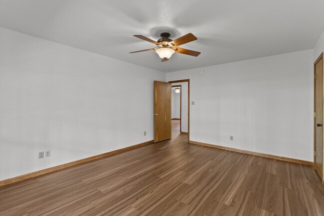 Building Photo - 103 E Miller Ct