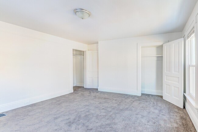 Building Photo - AVAILABLE MAY 2024 - Recently Renovated 2 ...