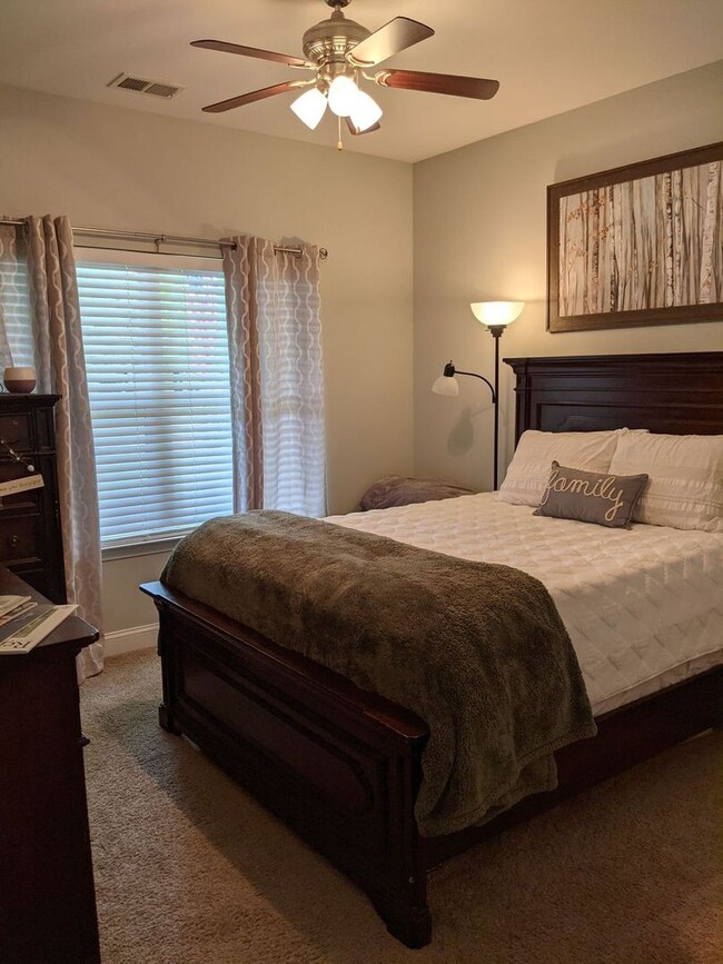 Building Photo - Available August 15th!!! $2200 a month!!!