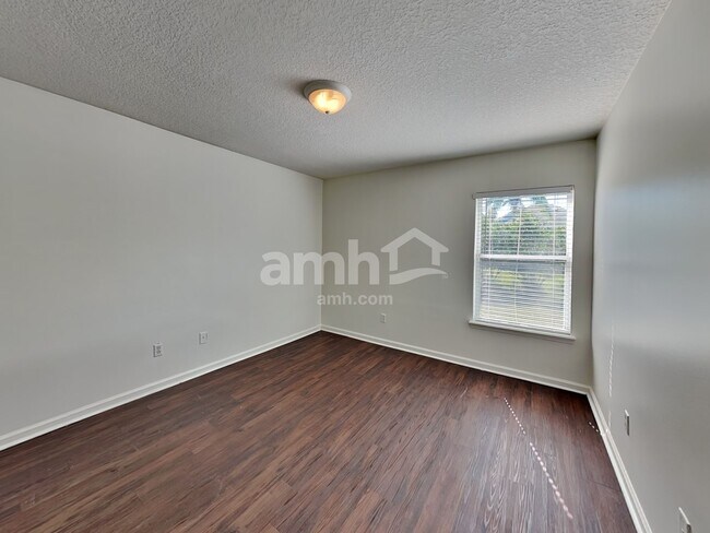 Building Photo - 341 Diana Ct