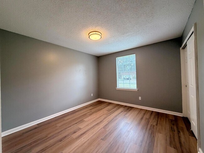 Building Photo - 3884 Kerston Dr