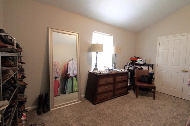 Building Photo - 897 Henderson Dr