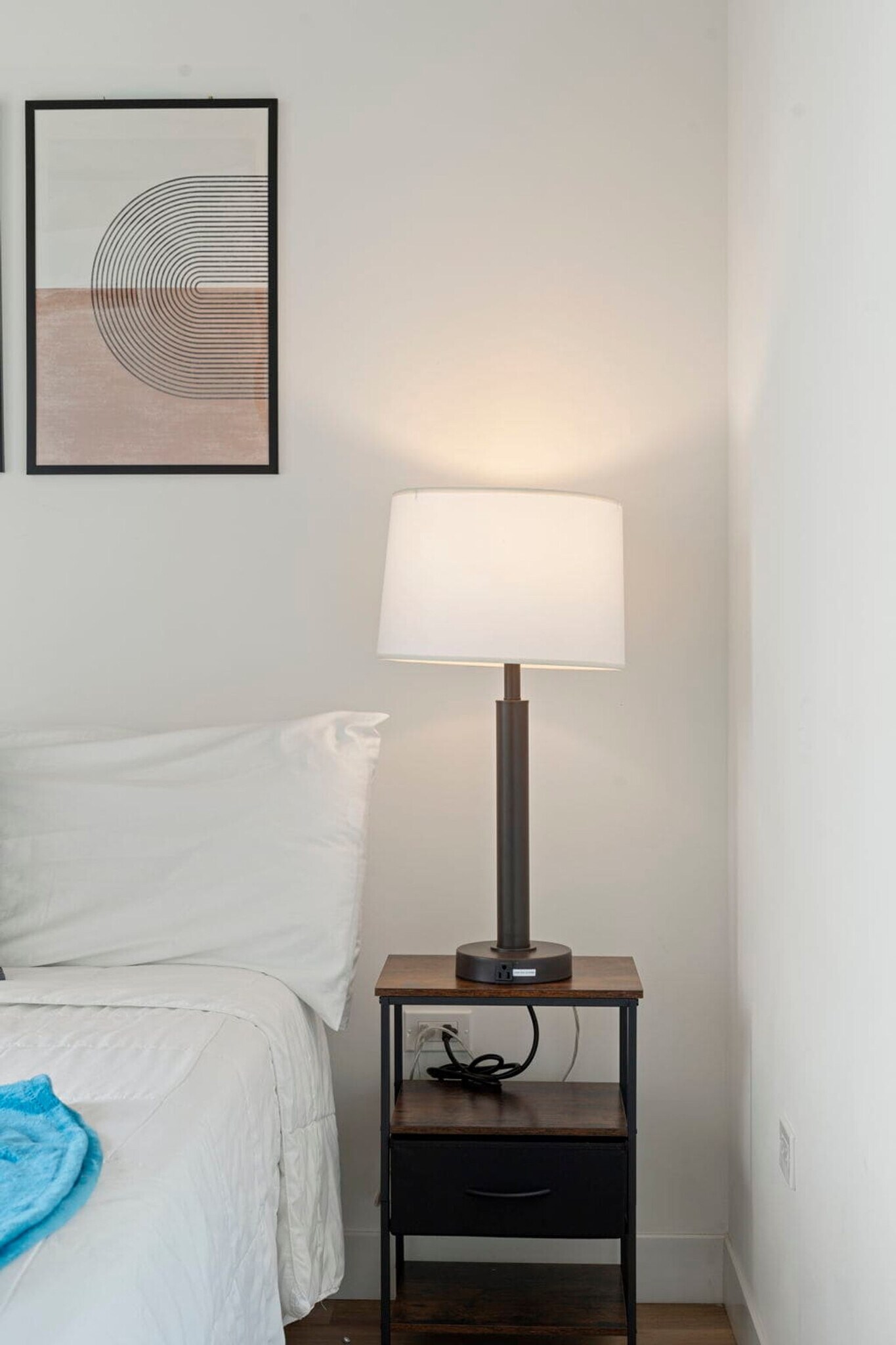 Building Photo - 853 W Blackhawk St