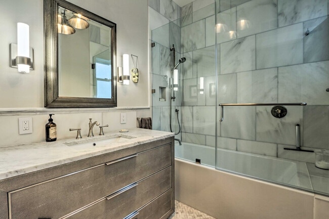 Building Photo - 233 Ashbury St