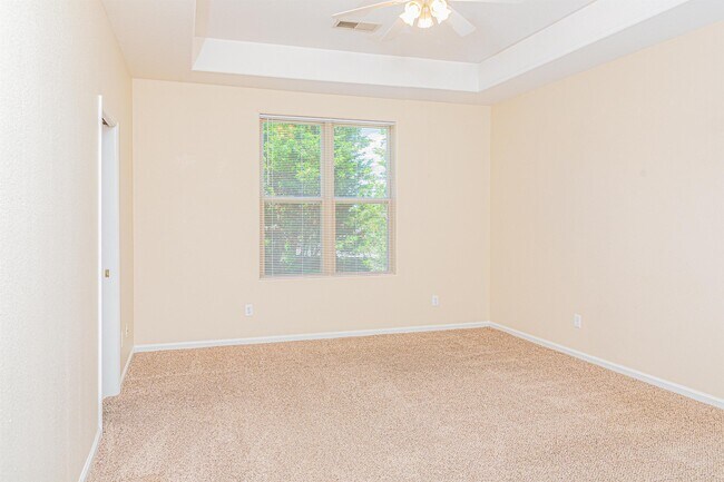 Building Photo - 749 Whispering Brook Trce