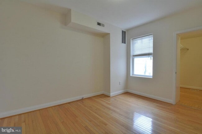 Building Photo - 733 Otis Pl NW