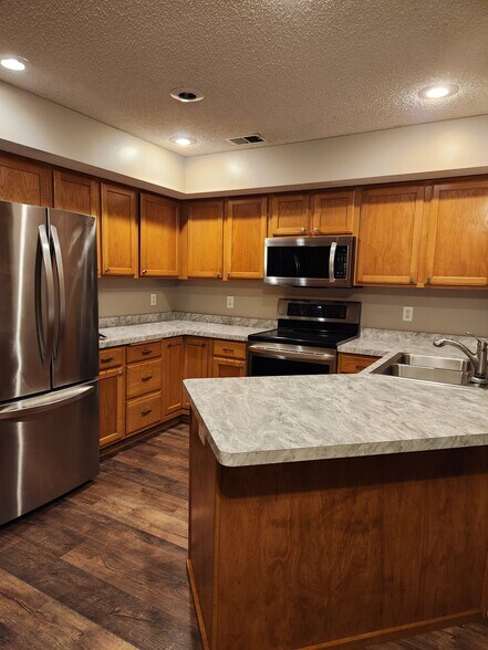 Kitchen with neutral paint - 604 Bradbury Cir