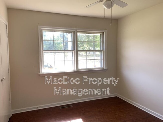 Building Photo - 918 Churchill Dr