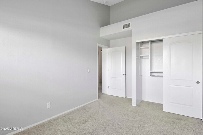 Building Photo - 3921 W Ivanhoe St