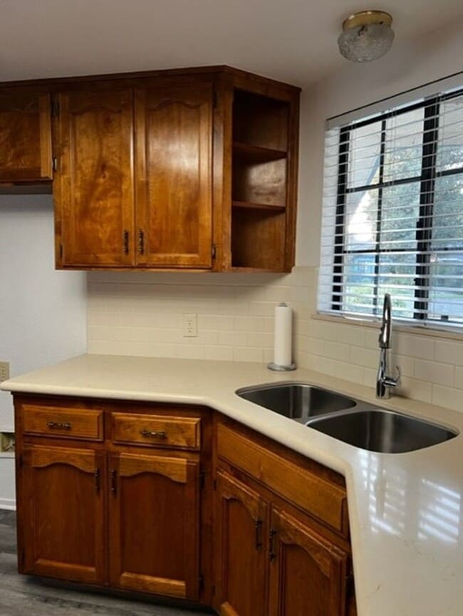 Building Photo - 600 Tuohy St