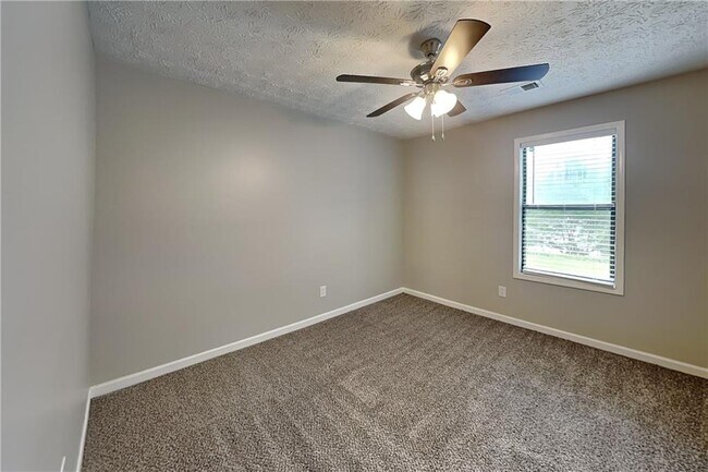 Building Photo - 815 Riverstone Ln