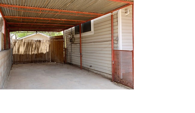 Building Photo - 1609 S Main St