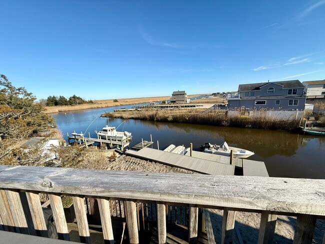 Building Photo - 256 Alley Ave