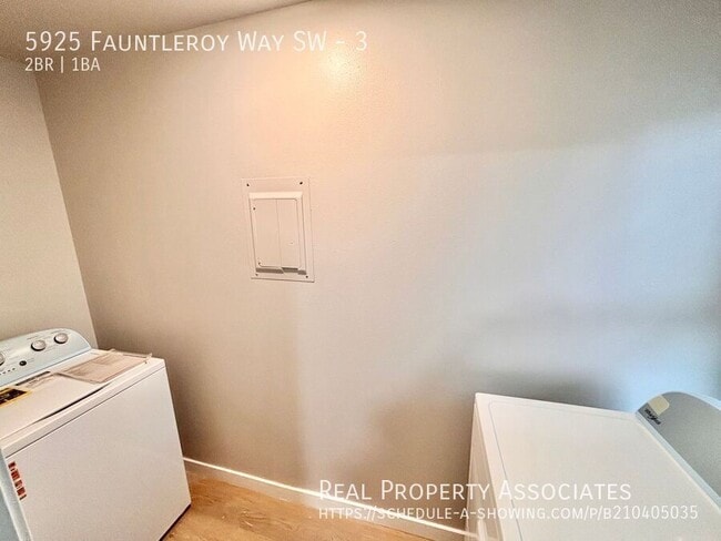 Building Photo - 5925 Fauntleroy Wy SW