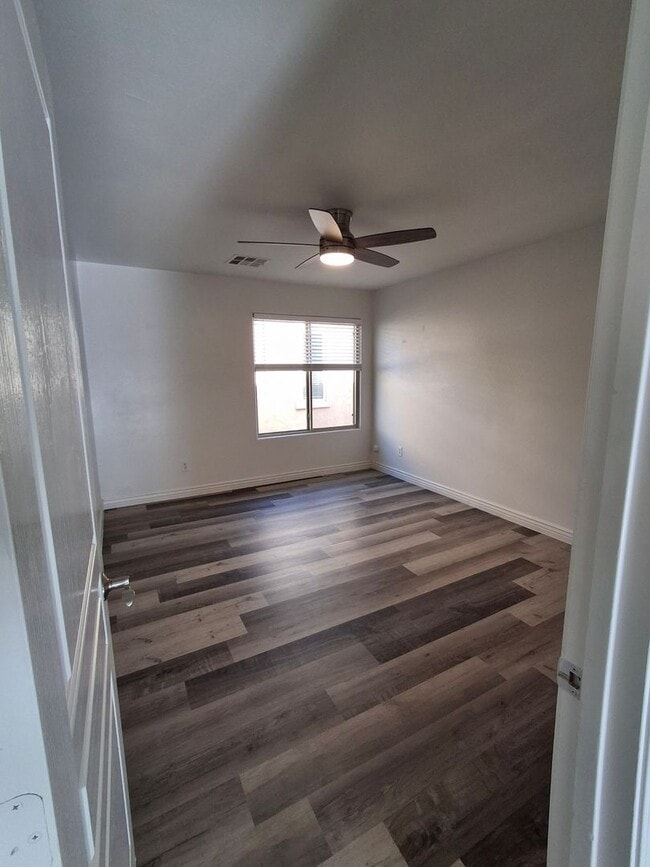 Building Photo - 1280 E Saddle Way