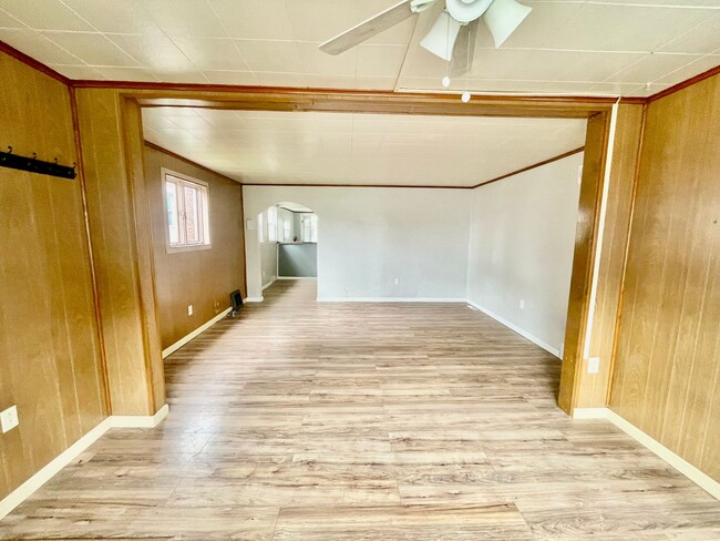 Building Photo - 2 Bed 2 Bath- Beaver Falls PA