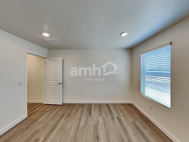 Building Photo - 6542 E Paseo Baranda