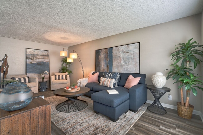 Building Photo - The Palm on SPID