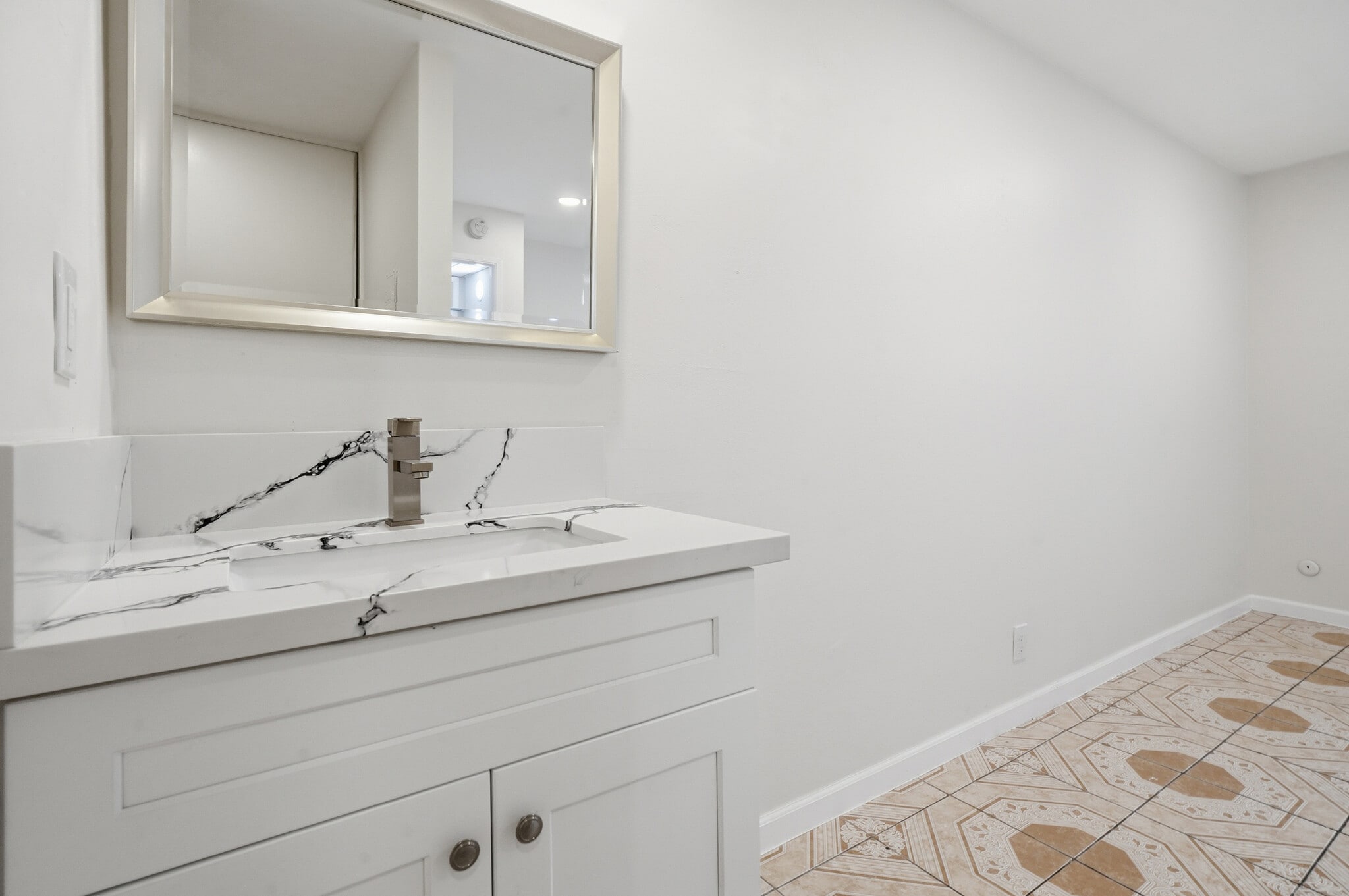 Building Photo - 7924 Woodman Ave