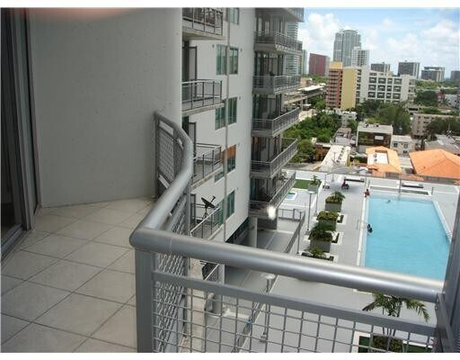 Building Photo - 690 SW 1st Ct