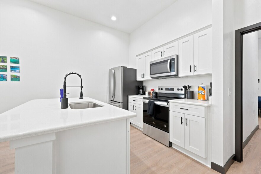 Building Photo - 23671 W U.S. Hwy 27