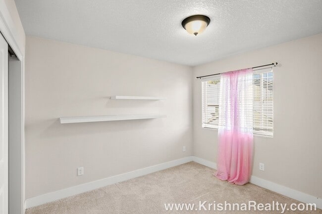 Building Photo - Gorgeous 4 BD* 2.5 BA* Single Family Home ...