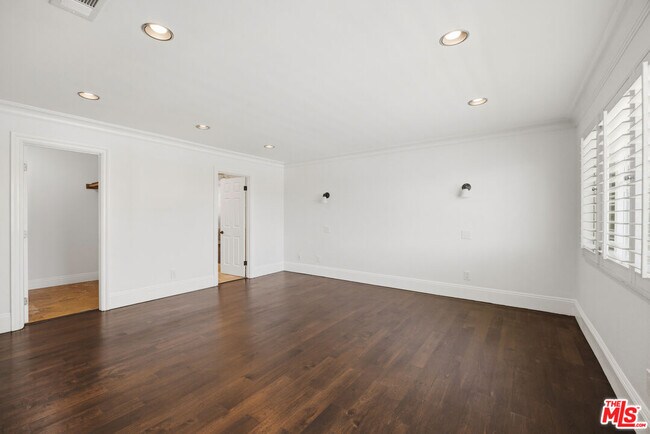 Building Photo - 18113 Bromley St