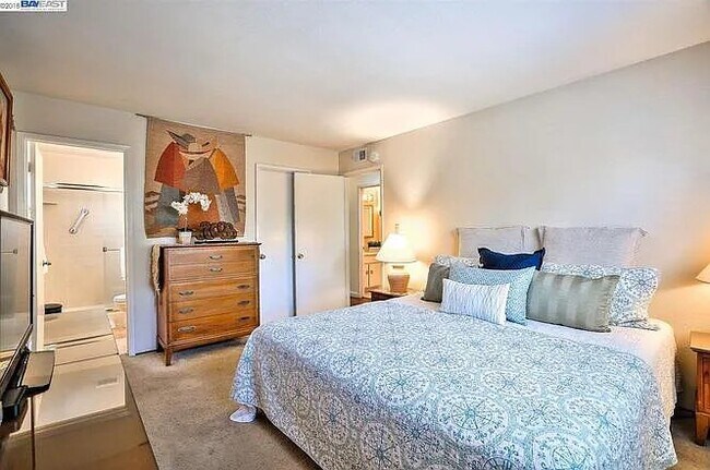 Building Photo - 36264 Brighton Ct