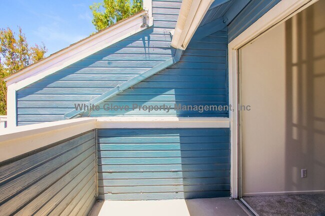 Building Photo - 205 S Redwood Ave