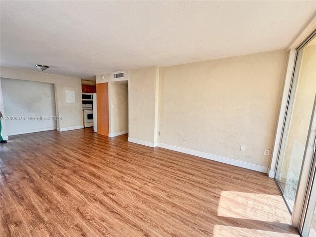 Building Photo - 8870 Fontainebleau Blvd