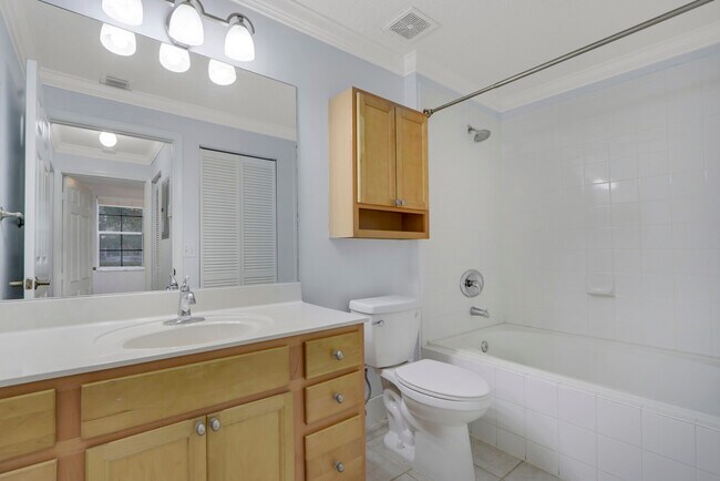 Building Photo - 1139 Town Center Dr