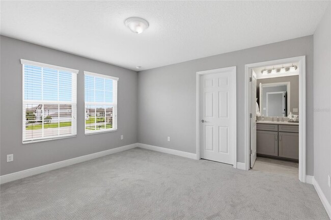 Building Photo - 9844 Cabernet Ave